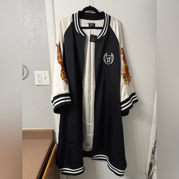 Dressed in LALA Take Up Space Kimono Bomber in Black. With Tiger graphic. NWT. - Picture 5 of 14